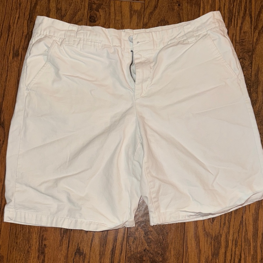 GAP Women’s White Flat Front Shorts boyfriend roll up style